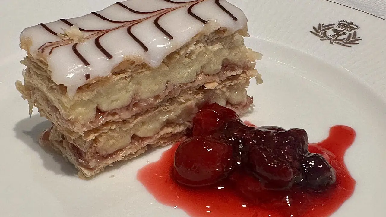 Mille-feuille et fruits rouges